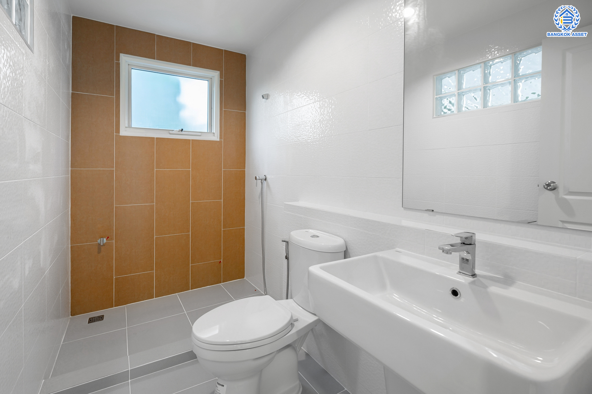 บ้านมือสองตกแต่งใหม่ แบรนด์ LH ม.ชลลดา วัดลาดปลาดุก บ้านเดี่ยวหลังใหญ่ เนื้อที่ 52.2 ตร.ว. ฟังก์ชัน 3 ห้องนอน 2 ห้องน้ำ จอดรถได้ 2 ที่จอดรถ พร้อม Facilities ครบครัน บนทำเลเดินทางสะดวก เชื่อมต่อถ.กาญจนาภิเษก ใกล้รถไฟฟ้าสายสีม่วง "สถานีคลองบางไผ่"...